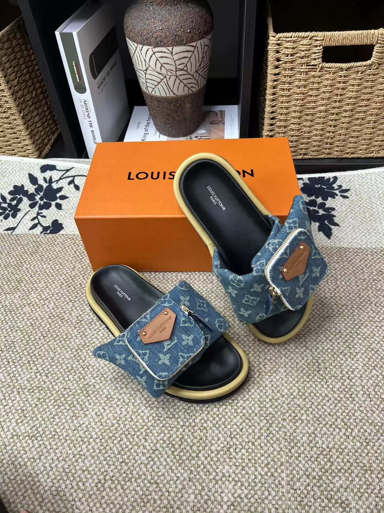 P380 yuan LV Louis Vuitton Full of high-end feel! A popular model among bloggers at home and abroad, it’s retro and fashionable, and looks stunning on your feet! Mainly recommended model on the official website★ ━━━━━ ЅᏇєєt ━━━━━ ▪️Upper: original calfskin ➕5D printing process ▪️Inner: imported mixed sheepskin ▪️Outsole: original molded foam outsole ▪️Size: Female 35-40 Men's 39-44 (women's 41 men's 45)